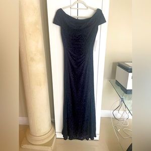 New With Tags Tahari Navy Velvet Long Gown Size 4